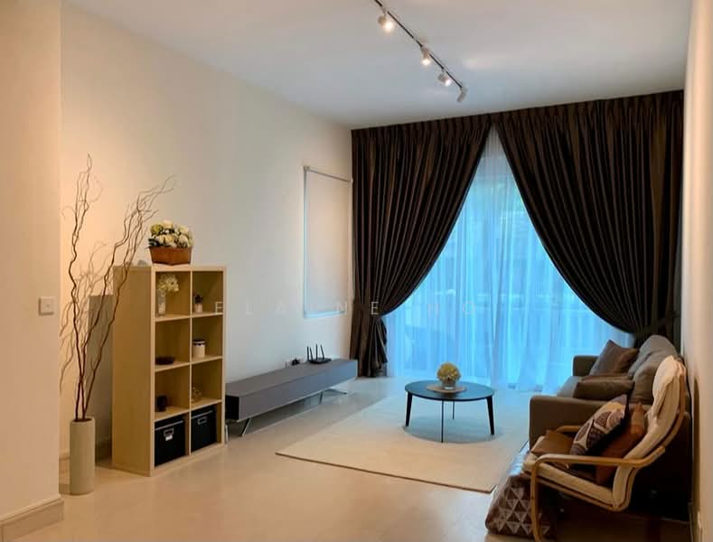 Duchess Crest, 84 Duchess Avenue, 3 Bedrooms, 1,496 sqft, Condominium For Sale, by Elaine Ho, 500220565 - Living Room - PropertyGuru.com.sg