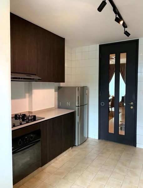 Duchess Crest, 84 Duchess Avenue, 3 Bedrooms, 1,496 sqft, Condominium For Sale, by Elaine Ho, 500220565 - Kitchen - PropertyGuru.com.sg