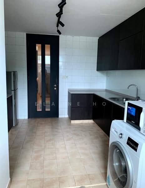 Duchess Crest, 84 Duchess Avenue, 3 Bedrooms, 1,496 sqft, Condominium For Sale, by Elaine Ho, 500220565 - Kitchen - PropertyGuru.com.sg