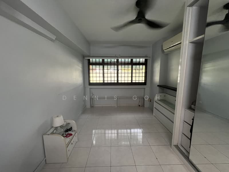 688 Jurong West Central 1, 688 Jurong West Central 1, 3 Bedrooms, 1,065 sqft, HDB Flat For Sale, by Dennis Goh, 500220569 - Master Bedroom - PropertyGuru.com.sg