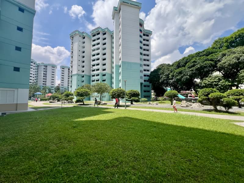 688 Jurong West Central 1, 688 Jurong West Central 1, 3 Bedrooms, 1,065 sqft, HDB Flat For Sale, by Dennis Goh, 500220569 - Exterior - PropertyGuru.com.sg