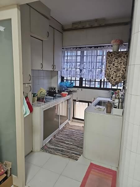702 Tampines Street 71, 702 Tampines Street 71, 3 Bedrooms, 1,280 sqft, HDB Flat For Sale, by Azahari Bin Hussain, 500220570 - Kitchen - PropertyGuru.com.sg