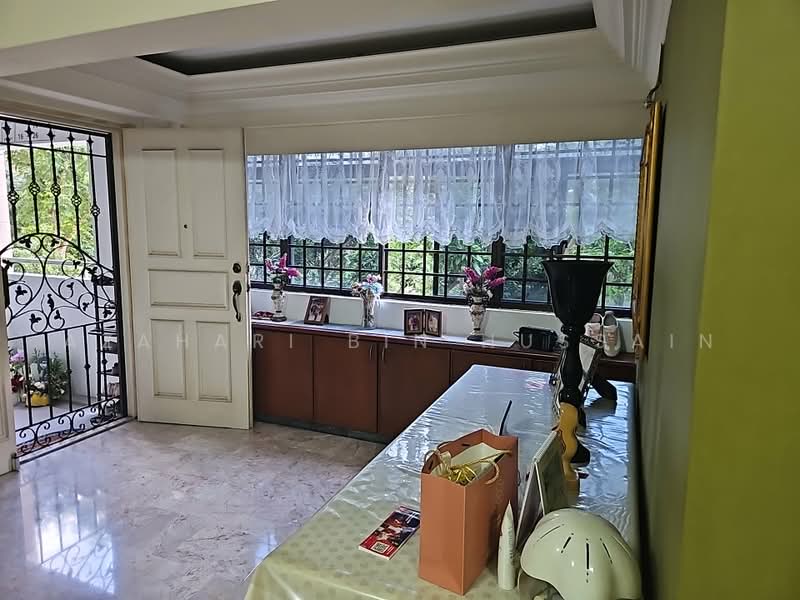 702 Tampines Street 71, 702 Tampines Street 71, 3 Bedrooms, 1,280 sqft, HDB Flat For Sale, by Azahari Bin Hussain, 500220570 - Living Room - PropertyGuru.com.sg