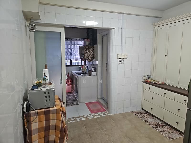 702 Tampines Street 71, 702 Tampines Street 71, 3 Bedrooms, 1,280 sqft, HDB Flat For Sale, by Azahari Bin Hussain, 500220570 - Kitchen - PropertyGuru.com.sg