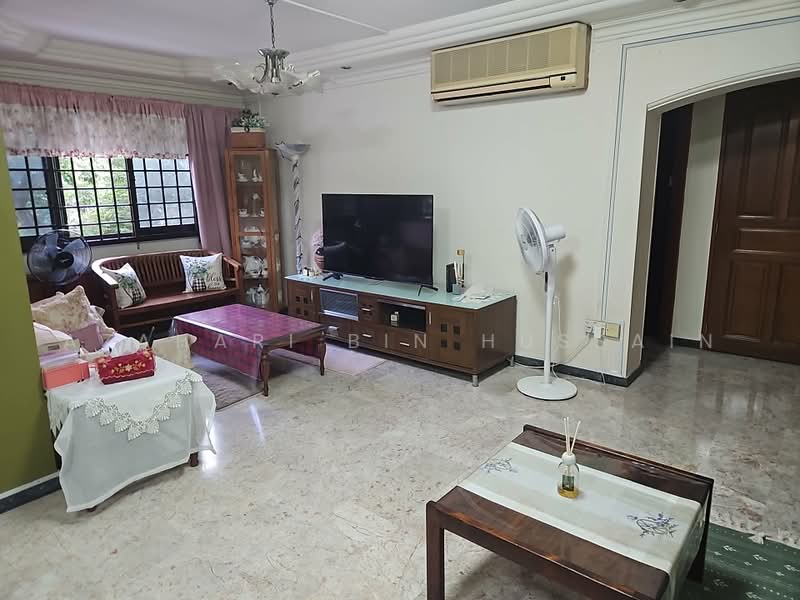 702 Tampines Street 71, 702 Tampines Street 71, 3 Bedrooms, 1,280 sqft, HDB Flat For Sale, by Azahari Bin Hussain, 500220570 - Living Room - PropertyGuru.com.sg