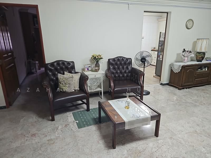 702 Tampines Street 71, 702 Tampines Street 71, 3 Bedrooms, 1,280 sqft, HDB Flat For Sale, by Azahari Bin Hussain, 500220570 - Living Room - PropertyGuru.com.sg