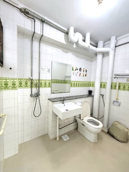 492D Tampines Street 45, 492D Tampines Street 45, 4 Bedrooms, 1,335 sqft, HDB Flat For Sale, by Joy Ching, 500220591 - Common Bathroom - PropertyGuru.com.sg