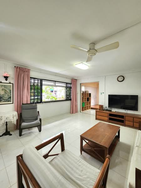 492D Tampines Street 45, 492D Tampines Street 45, 4 Bedrooms, 1,335 sqft, HDB Flat For Sale, by Joy Ching, 500220591 - Living Room - PropertyGuru.com.sg