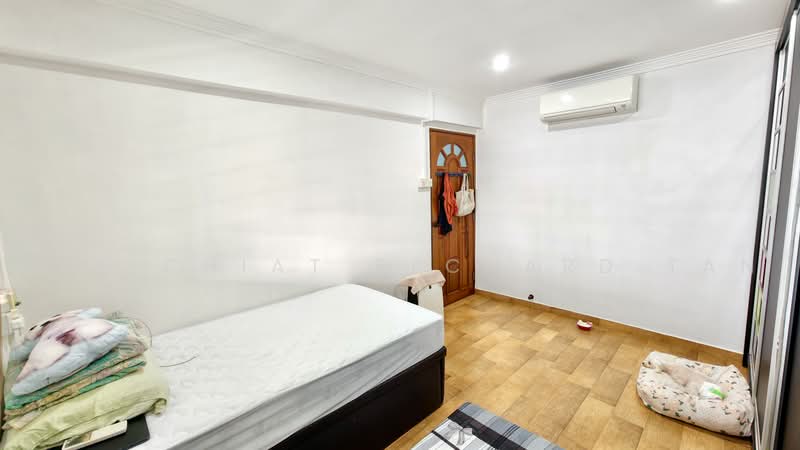 915 Tampines Street 91, 915 Tampines Street 91, 2 Bedrooms, 786 sqft, HDB Flat For Sale, by Wee Chiat Rechard Tan, 500220594 - Bedroom - PropertyGuru.com.sg