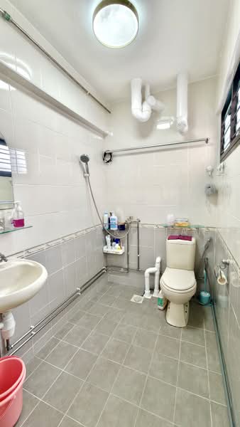 915 Tampines Street 91, 915 Tampines Street 91, 2 Bedrooms, 786 sqft, HDB Flat For Sale, by Wee Chiat Rechard Tan, 500220594 - Bathroom - PropertyGuru.com.sg