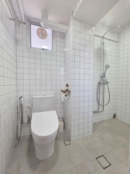 264 Waterloo Street, 264 Waterloo Street, 2 Bedrooms, 646 sqft, HDB Flat For Rent, by Dixon Poon, 500220595 - Bathroom - PropertyGuru.com.sg
