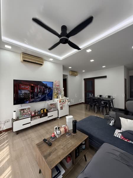 Casablanca, 23 Rosewood Drive, 2 Bedrooms, 947 sqft, Condominium For Sale, by Michelle Lim Shu Ching, 500220612 - Living Room - PropertyGuru.com.sg
