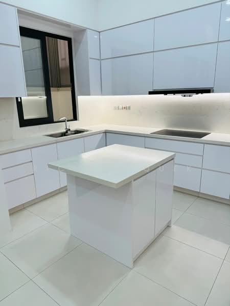 Charlton Park, Jalan Lepas, 4 Bedrooms, 3,000 sqft, Terraced House For Rent, by Richard Quek, 500220627 - Kitchen - PropertyGuru.com.sg