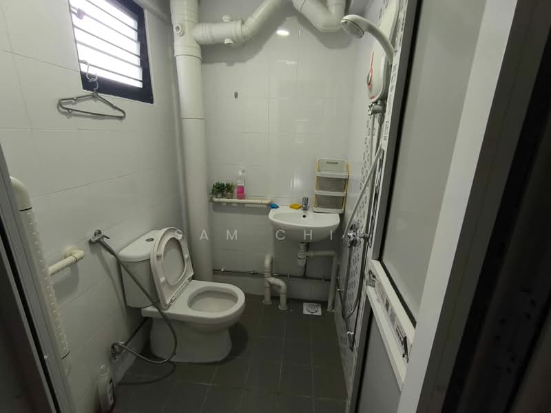 247 Jurong East Street 24, 247 Jurong East Street 24, Room Rental, 150 sqft, HDB Flat For Rent, by Sam Chin, 500220640 - Bathroom - PropertyGuru.com.sg