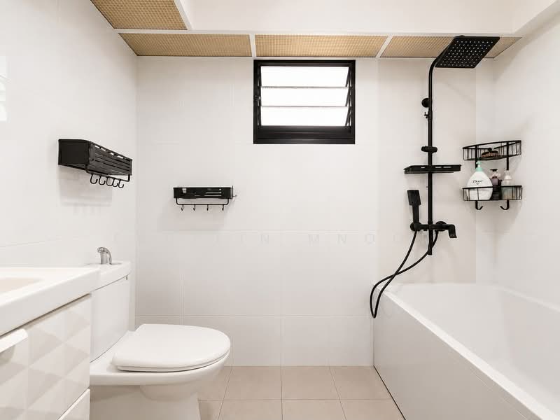 464A Bukit Batok West Avenue 8, 464A Bukit Batok West Avenue 8, 4 Bedrooms, 1,216 sqft, HDB Flat For Sale, by Fadzlin MNoor, 500220641 - Bathroom - PropertyGuru.com.sg
