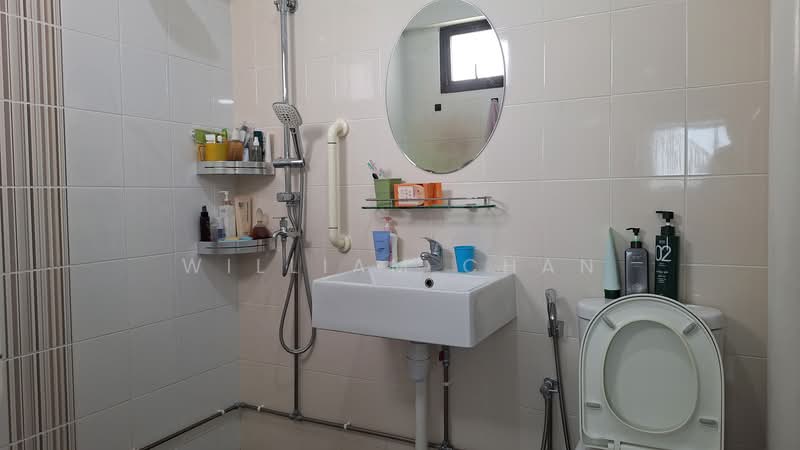 BLK 50 TEBAN GARDENS ROAD, teban garden road, 4 Bedrooms, 1,570 sqft, HDB Flat For Sale, by William Chan, 500220647 - Bathroom - PropertyGuru.com.sg