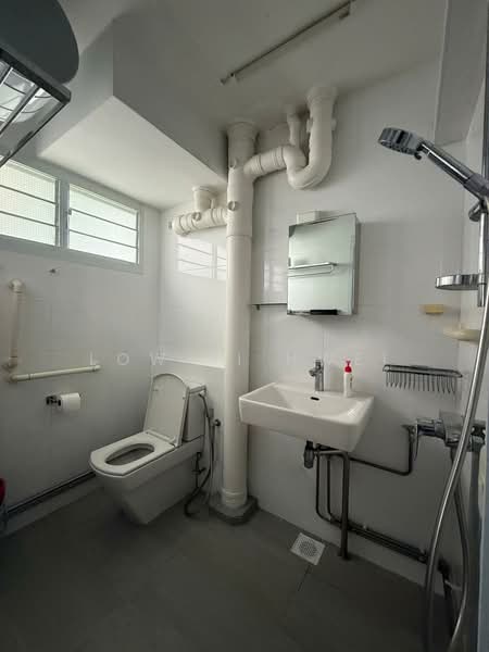 710 ANG MO KIO AVE 8, Ang Mo Kio Central 1, 3 Bedrooms, 1,259 sqft, HDB Flat For Sale, by Low Li Hwei, 500220664 - Bathroom - PropertyGuru.com.sg