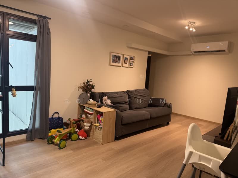 156 Rivervale Crescent, 156 Rivervale Crescent, 3 Bedrooms, 990 sqft, HDB Flat For Rent, by Rosie Tham, 500220671 - Living Room - PropertyGuru.com.sg