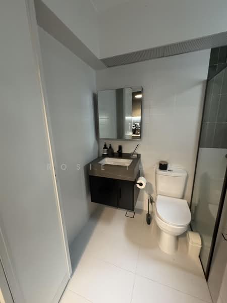 156 Rivervale Crescent, 156 Rivervale Crescent, 3 Bedrooms, 990 sqft, HDB Flat For Rent, by Rosie Tham, 500220671 - Bathroom - PropertyGuru.com.sg