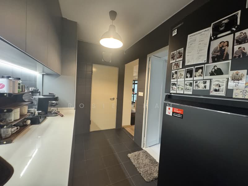 156 Rivervale Crescent, 156 Rivervale Crescent, 3 Bedrooms, 990 sqft, HDB Flat For Rent, by Rosie Tham, 500220671 - Kitchen - PropertyGuru.com.sg