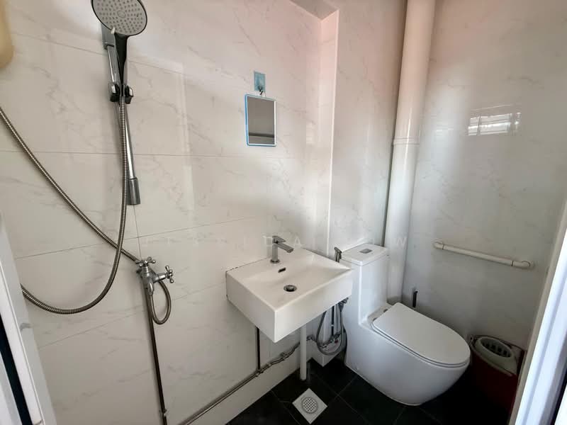 Blk 287 Bishan St 24, Bishan St 24, 4 Bedrooms, 1,109 sqft, HDB Flat For Sale, by Jessica Low, 500220677 - Bathroom - PropertyGuru.com.sg
