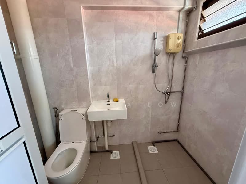 Blk 287 Bishan St 24, Bishan St 24, 4 Bedrooms, 1,109 sqft, HDB Flat For Sale, by Jessica Low, 500220677 - Bathroom - PropertyGuru.com.sg