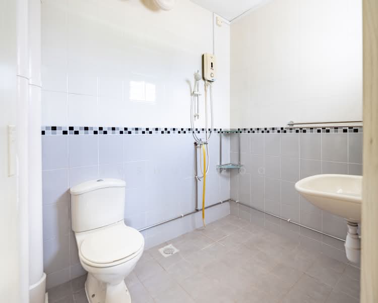 724 Yishun Street 71, 724 Yishun Street 71, 3 Bedrooms, 1,571 sqft, HDB Flat For Sale, by Joshua Foo, 500220705 - Bathroom - PropertyGuru.com.sg