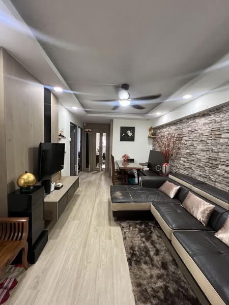 661 Hougang Avenue 4, 661 Hougang Avenue 4, 2 Bedrooms, 796 sqft, HDB Flat For Sale, by Trina Ng, 500220706 - Living Room - PropertyGuru.com.sg