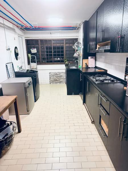 217 Bukit Batok Street 21, 217 Bukit Batok Street 21, 2 Bedrooms, 721 sqft, HDB Flat For Sale, by Geeta Arun, 500220708 - Kitchen - PropertyGuru.com.sg