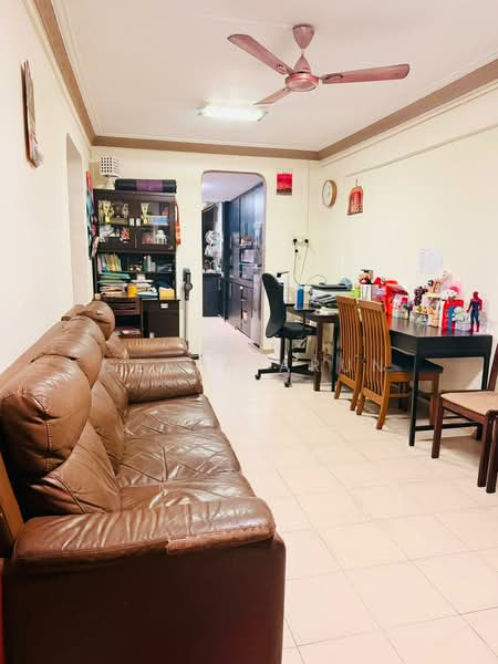 217 Bukit Batok Street 21, 217 Bukit Batok Street 21, 2 Bedrooms, 721 sqft, HDB Flat For Sale, by Geeta Arun, 500220708 - Living Room - PropertyGuru.com.sg