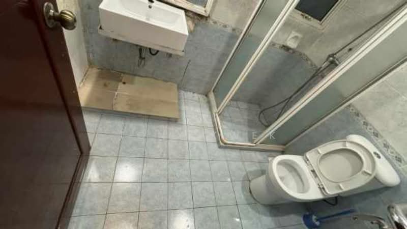 Northoaks, 28 Woodlands Cresent, 3 Bedrooms, 1,249 sqft, Condominium For Sale, by Tony Kwek, 500220710 - Bathroom - PropertyGuru.com.sg