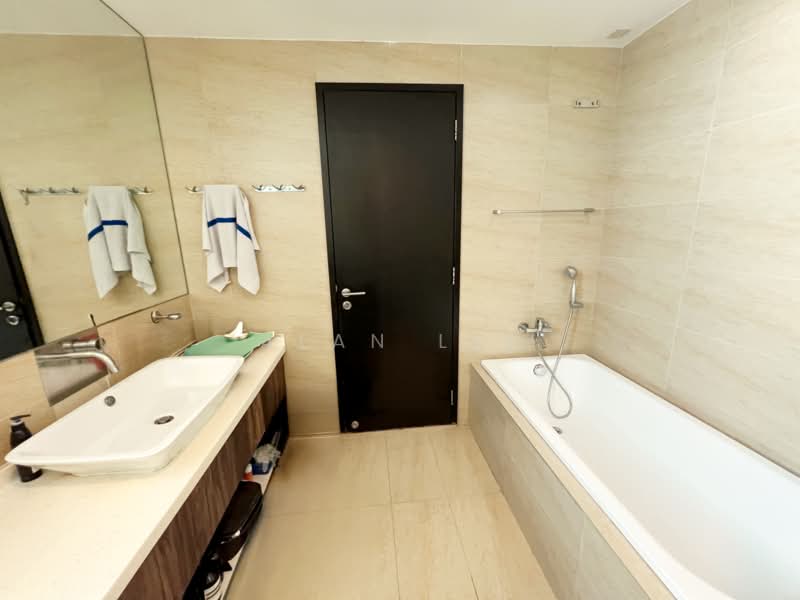 Citylights, 86 Jellicoe Road, 3 Bedrooms, 1,894 sqft, Condominium For Rent, by Alan Lee, 500220731 - Master Bathroom - PropertyGuru.com.sg