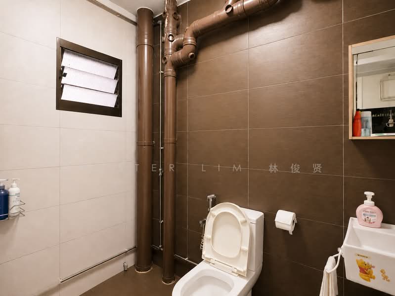 481 Sembawang Drive, 481 Sembawang Drive, 3 Bedrooms, 1,184 sqft, HDB Flat For Sale, by Chester Lim 林俊贤, 500220741 - Common toilet - PropertyGuru.com.sg