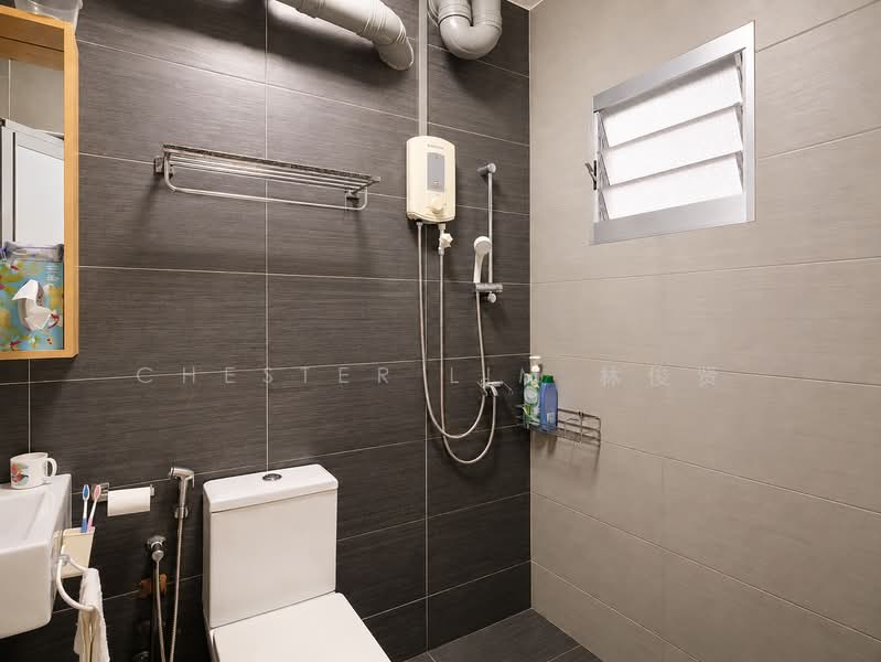 481 Sembawang Drive, 481 Sembawang Drive, 3 Bedrooms, 1,184 sqft, HDB Flat For Sale, by Chester Lim 林俊贤, 500220741 - Master toilet - PropertyGuru.com.sg