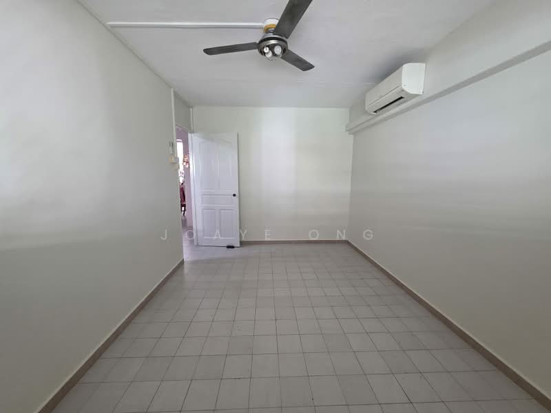 446 Tampines Street 42, 446 Tampines Street 42, Room Rental, 400 sqft, HDB Flat For Rent, by Joaye Ong, 500220751 - PropertyGuru.com.sg