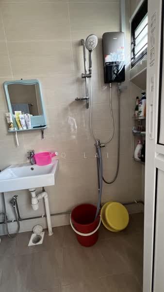 722 Jurong West Avenue 5, 722 Jurong West Avenue 5, Room Rental, 100 sqft, HDB Flat For Rent, by YQ Lai, 500220753 - Bathroom - PropertyGuru.com.sg