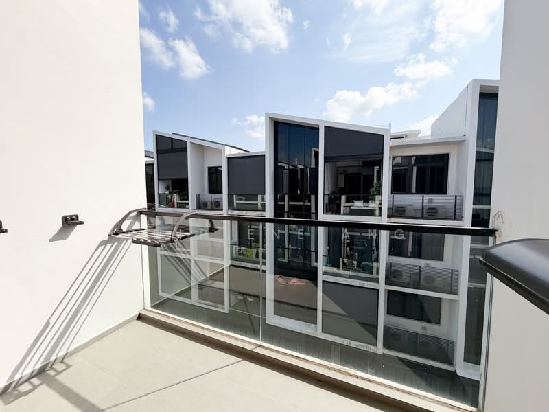 The Essence, 1 Chong Kuo Road, 1 Bedroom, 581 sqft, Condominium For Sale, by Shirlene Ang, 500220754 - Balcony - PropertyGuru.com.sg