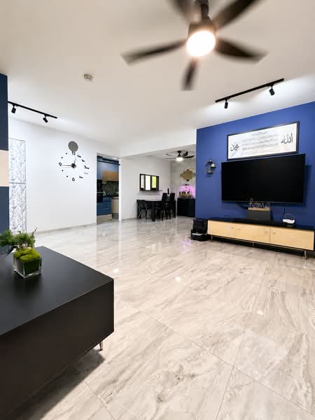 464A Bukit Batok West Avenue 8, 464A Bukit Batok West Avenue 8, 3 Bedrooms, 1,216 sqft, HDB Flat For Sale, by Hazira Az, 500220765 - Living Room - PropertyGuru.com.sg