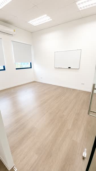 Uni-Tech Centre, 55 Toh Guan Rd East, 2,497 sqft, Factory / Workshop (B2) For Sale, by Alvin Chiam, 500220772 - Interior - CommercialGuru.com.sg