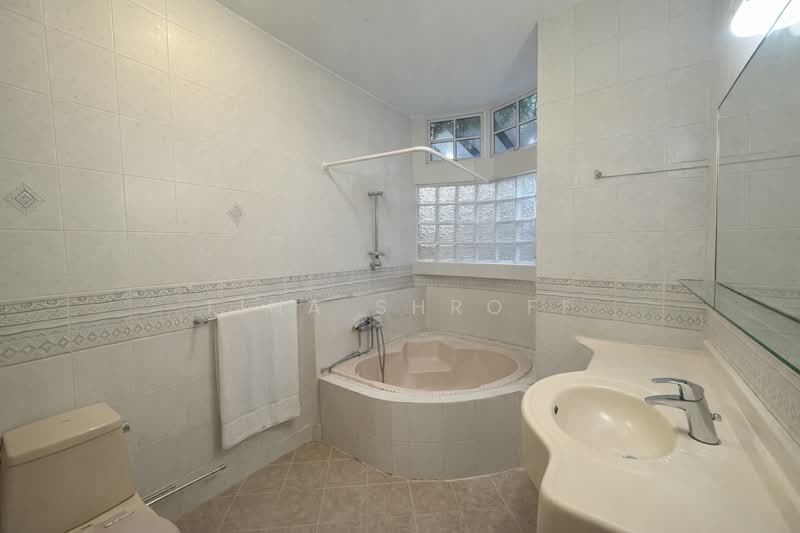 Park Side Haven, East coast, 3 Bedrooms, 2,200 sqft, Terraced House For Sale, by Tina Shroff, 500220775 - Bathroom - PropertyGuru.com.sg