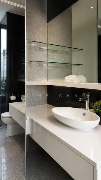 The Hillier, 6 Hillview Rise, 1 Bedroom, 581 sqft, Apartment For Sale, by Elaine Chng, 500220778 - Bathroom - PropertyGuru.com.sg