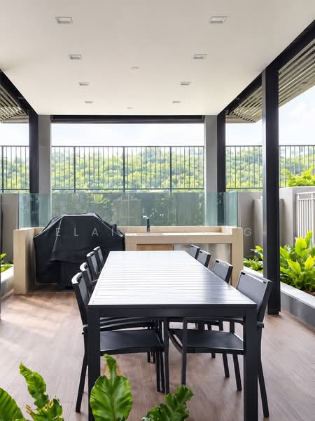 The Hillier, 6 Hillview Rise, 1 Bedroom, 581 sqft, Apartment For Sale, by Elaine Chng, 500220778 - Balcony - PropertyGuru.com.sg