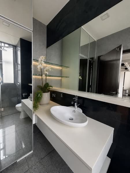 The Hillier, 6 Hillview Rise, 1 Bedroom, 581 sqft, Apartment For Sale, by Elaine Chng, 500220778 - Bathroom - PropertyGuru.com.sg