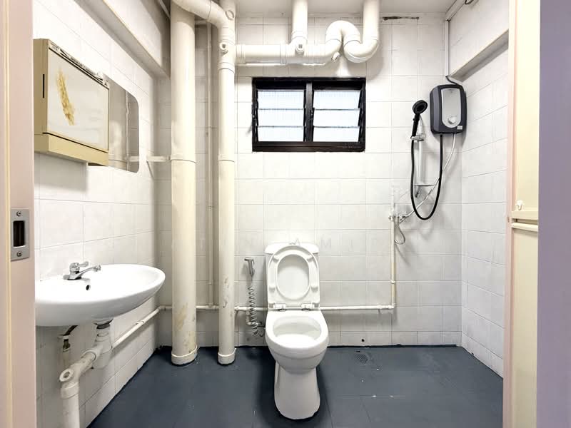 545 Serangoon North Avenue 3, 545 Serangoon North Avenue 3, 3 Bedrooms, 1,076 sqft, HDB Flat For Sale, by Fatin Amira, 500220787 - Bathroom - PropertyGuru.com.sg