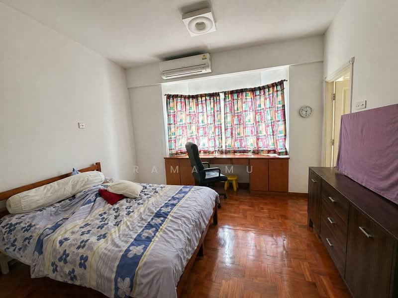 Original 3 Storey Terrace @ Springside Avenue/ Springleaf MRT - D26, , 4 Bedrooms, 2,600 sqft, Terraced House For Sale, by Rama Mu, 500220806 - Bedroom - PropertyGuru.com.sg