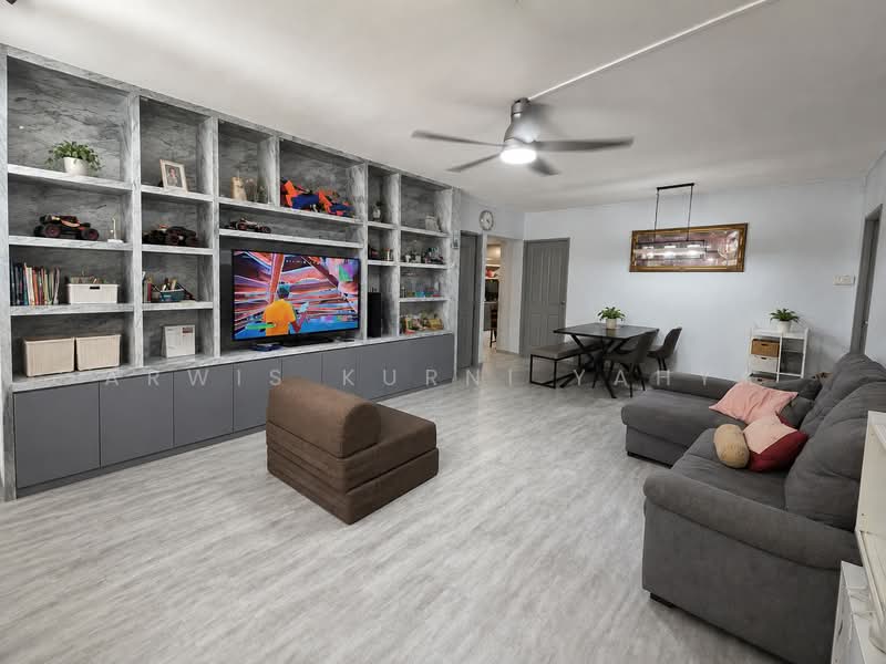 250 Tampines Street 21, 250 Tampines Street 21, 3 Bedrooms, 1,098 sqft, HDB Flat For Sale, by ARWIS KURNI YAHYA, 500220809 - Living Room - PropertyGuru.com.sg