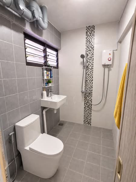 250 Tampines Street 21, 250 Tampines Street 21, 3 Bedrooms, 1,098 sqft, HDB Flat For Sale, by ARWIS KURNI YAHYA, 500220809 - Bathroom - PropertyGuru.com.sg