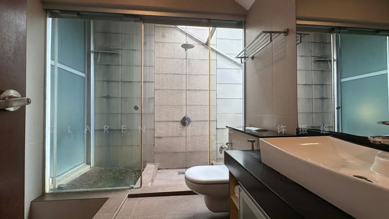 Renovated 2.5 Sty Corner Terrace 999 years, Seletar / Yio Chu Kang, 5 Bedrooms, 3,600 sqft, Corner Terrace For Sale, by Clarence Hee 许振雄, 500220824 - Bathroom - PropertyGuru.com.sg
