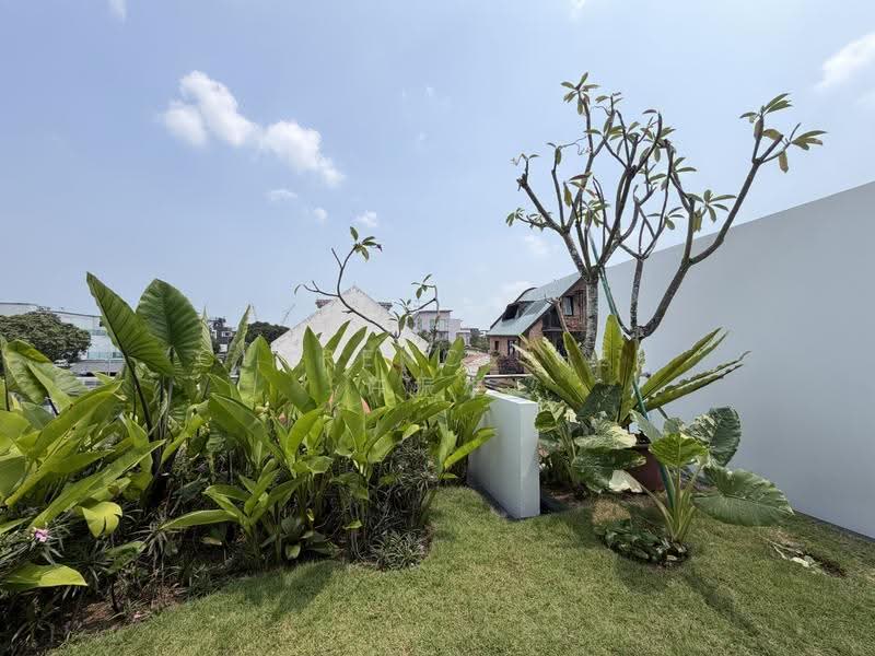 Renovated 2.5 Sty Corner Terrace 999 years, Seletar / Yio Chu Kang, 5 Bedrooms, 3,600 sqft, Corner Terrace For Sale, by Clarence Hee 许振雄, 500220824 - Exterior - PropertyGuru.com.sg