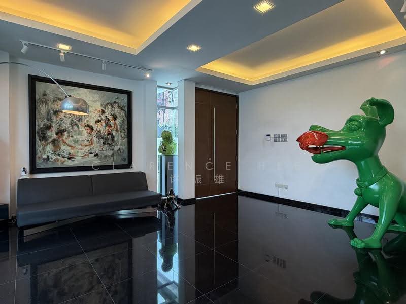 Renovated 2.5 Sty Corner Terrace 999 years, Seletar / Yio Chu Kang, 5 Bedrooms, 3,600 sqft, Corner Terrace For Sale, by Clarence Hee 许振雄, 500220824 - Entrance - PropertyGuru.com.sg